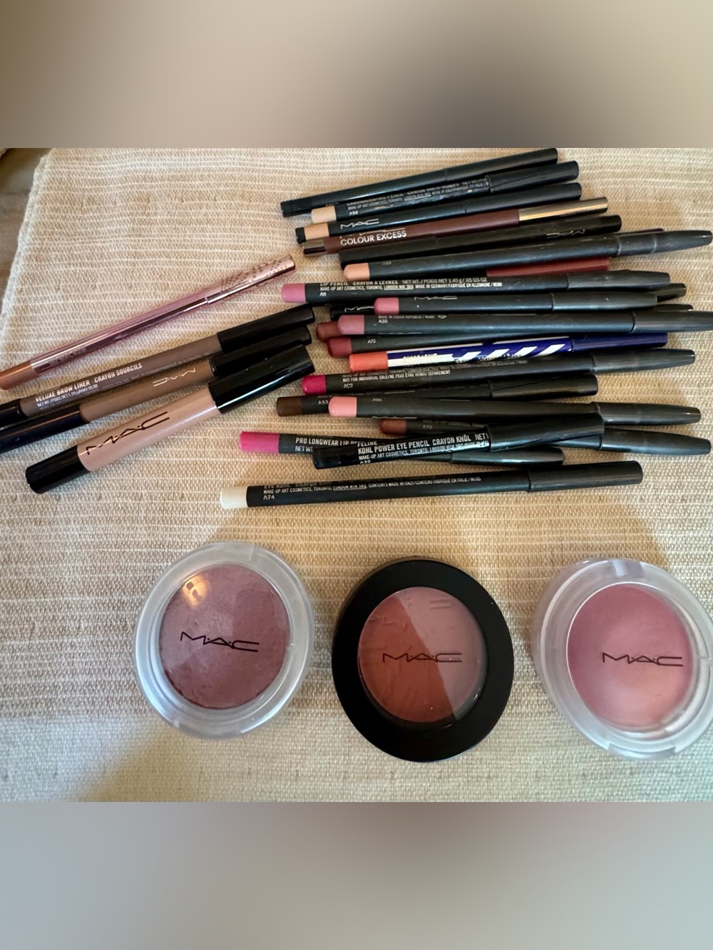 MAC Cosmetics Lip Liners & Cream Blushes Set in Pink, Mauve, Nude and Plum Tones - Picture 3 of 3